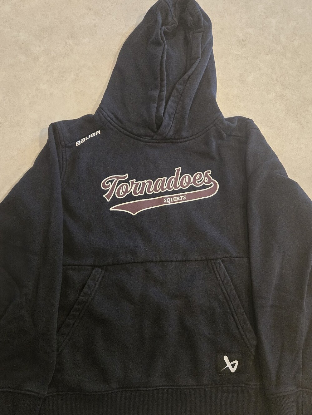Anoka Tornadoes Squirts (Minnesota) Hockey Bauer Youth Hoodie. Size M.